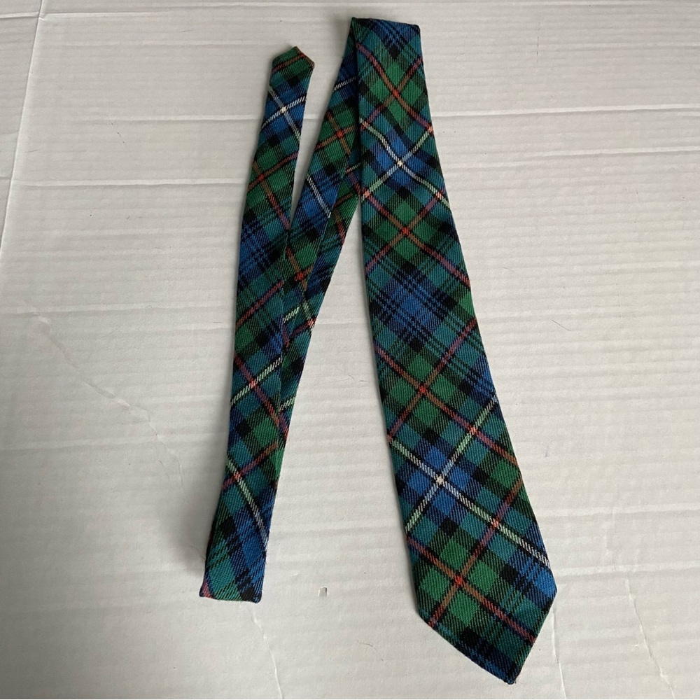 Pringle Of Scotland 100% Wool Tartan Tie Lochcarron Made in Scotland Green Red
